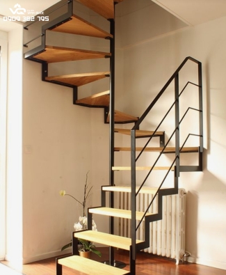 CẦU THANG SẮT BẬT GỔ 1