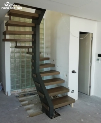 CẦU THANG SẮT BẬT GỔ 4