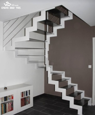 CẦU THANG SẮT ZICZAC BẬT SẮT TẤM